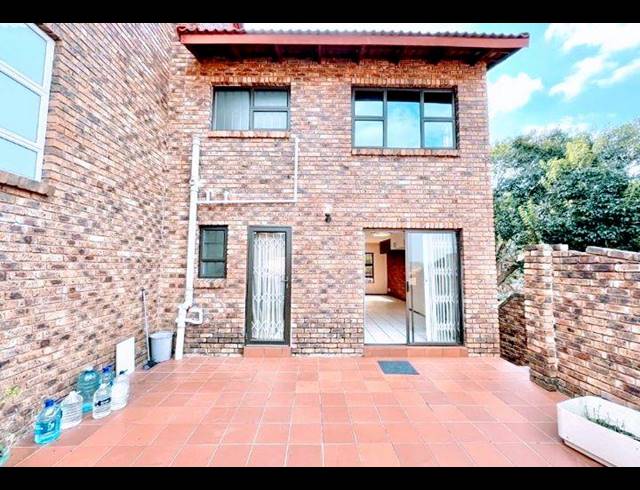 2 BEDROOM TOWNHOUSE FOR SALE IN RIDGEWAY